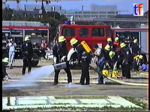 Munich FD / Feuerwehr München: foam drill working fire / Schaumangriff, 15.06.1991