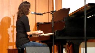 Jill Phillips and Andy Gullahorn perform 