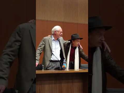 Oreste Scalzone e Gianfranco Manfredi alla presentazione di 77 epoi    a Milano