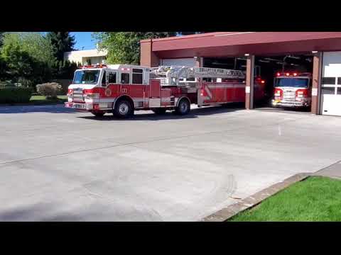 Bellevue Fire Ladder 103 + Engine 103 Responding