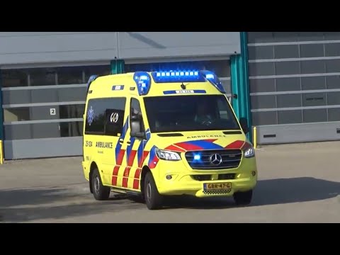 VEEL Ambulance met spoed in Lelystad
