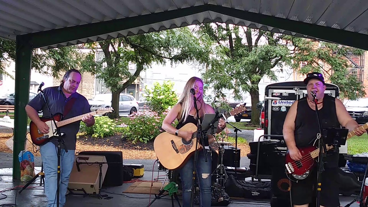 Grit n grace playing in higinbotham park - gritngraceband.com for booking (1)