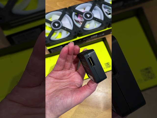 Vídeo relacionado con Corsair iCUE Link QX120 RGB 120mm de Cúpula Magnética Ventiladores de Triple Kit de Inicio con Concentrador de Sistema iCUE Link - Negro