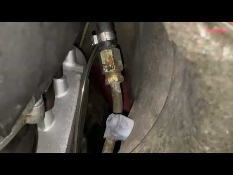 The Red W124 is back on the road!