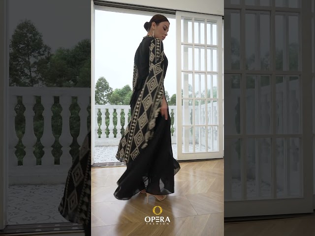 جلابية اسود طويله اكمام طويل نقشة على الصدر والاكمام