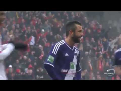 steven defour (anderlecht rsc) pakt rode kaart vs standard de liège 2015