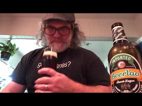É hora da cerveja com o homem da cerveja - Cervejaria Lao - Beerlao dark lager - Revisão de cerveja