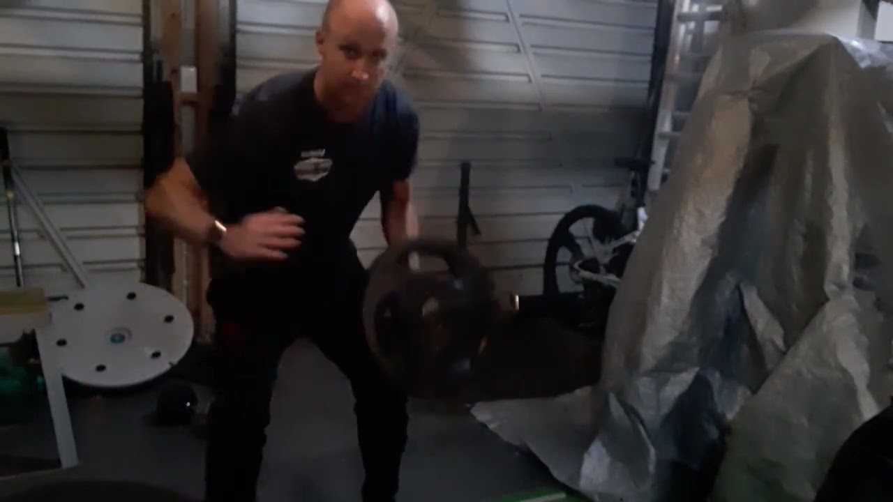 Gym Exercise - Standing landmine pulls