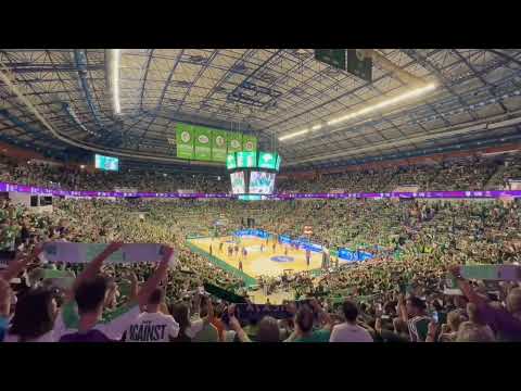 Himno a Capela del Unicaja Málaga en el Carpena en el 4 partido Semifinales ACB. Unicaja - Barcelona