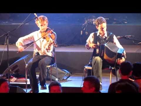 VINCENDEAU/FELDER à Noyal Chatillon - Rond de St Vincent