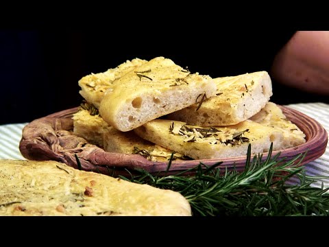 2822 Focaccia with Rosemary, Black Pepper, and Garlic