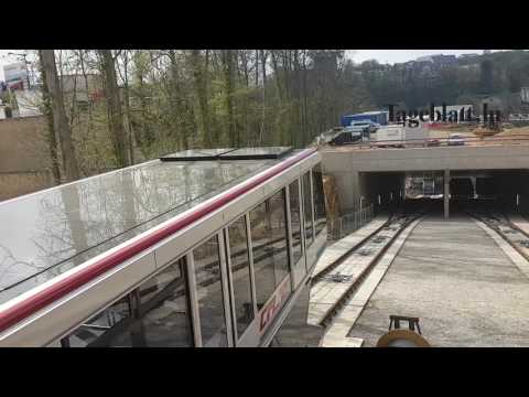 Die Standseilbahn fährt