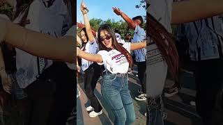 Download lagu gokil bukan main dancer cantik satu ini#shorts #beranda #dj #fyp #viral #dance #djremix #2026 #cover mp3