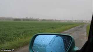 preview picture of video 'Fort grain avec rafale à 97 km/h le 23 avril 2012 sur Aigrefeuille (17)'