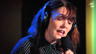 Sarah Blasko covers David Bowie 'Life On Mars' without the talking at the start
