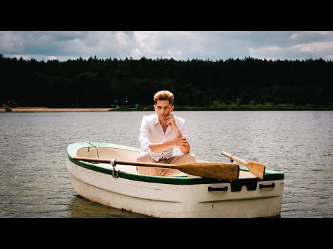 Awinion - Kombii ( cover na łódce by Kacper Gołda )