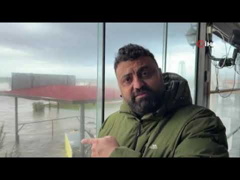 Balıkesir’de fırtına alarmı! Saatte 90 km hızla esen lodos denizle karayı birleştirdi