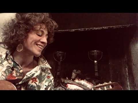 Elodie MILO - UNE TITE FLEUR L'AMOUR (berceuse en Créole réunionnais)