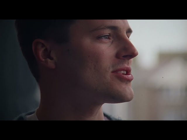 Never Look Back von Tom Gregory ((jetzt ansehen))