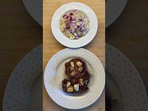 Самый простой и рабочий приём пищи — кусок мяса и квашеная капуста с красным луком. Самый простой и рабочий приём пищи — кусок мяса и квашеная капуста с красным луком.