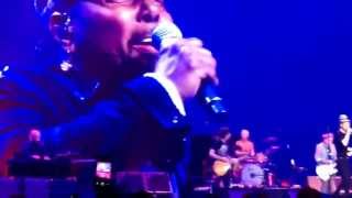 Rolling Stones with Aaron Neville perform Under the Boardwalk in Philadelphia