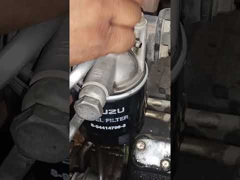 disel air bleed Hino dutro truck shot video viral
