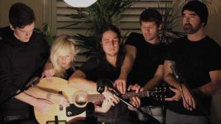 Somebody That I Used to Know - Walk off the Earth (Official Video)