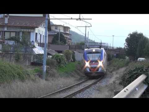 JAZZ ETR. 425 TRANSITA SOTTO IL PONTE : ROBILANTE (CN) 20 - 8 - 2014.