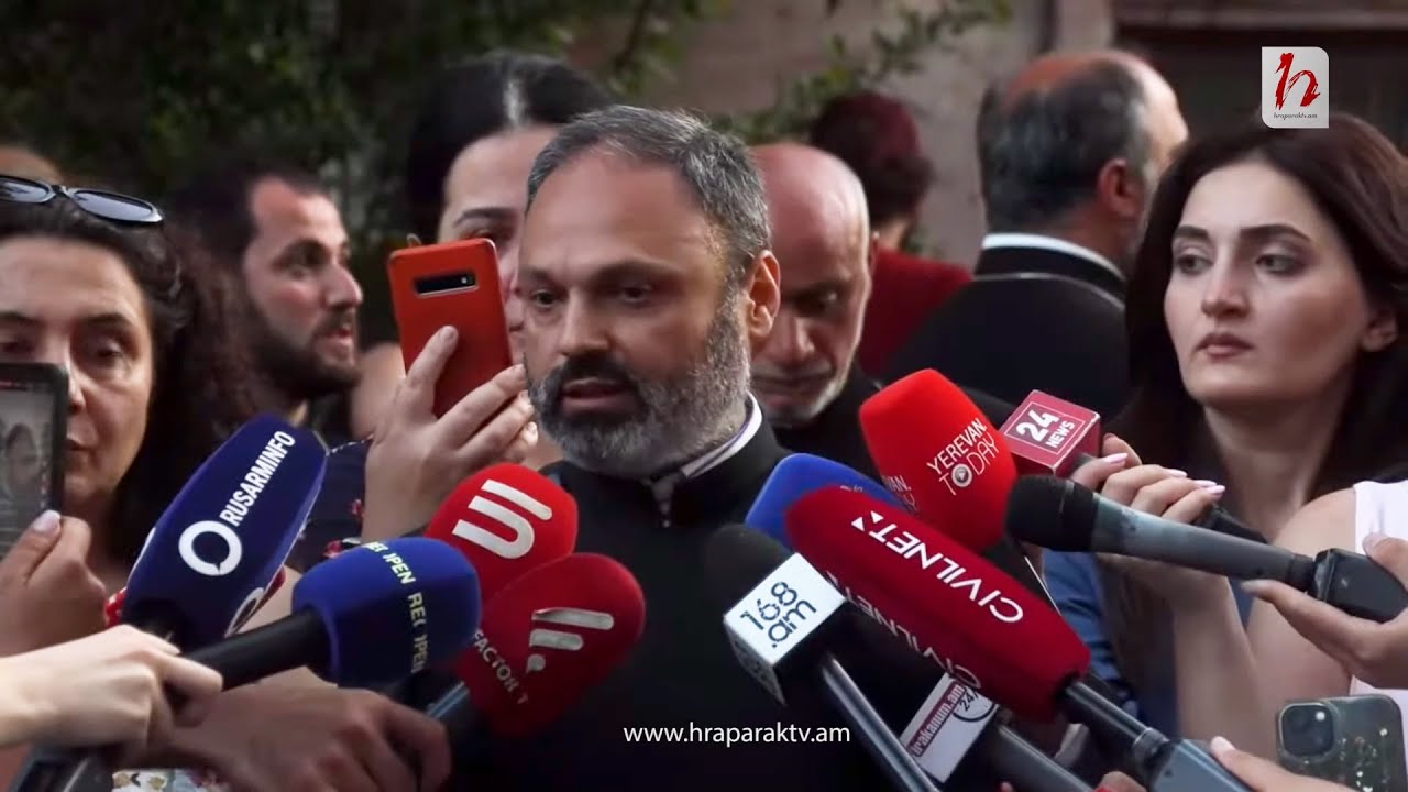 Դեմքը փակած մի ոստիկան մոտեցավ, ասաց՝ ներողություն եմ խնդրում, բայց այլ ելք չունենք. Հայր Զաքարիա