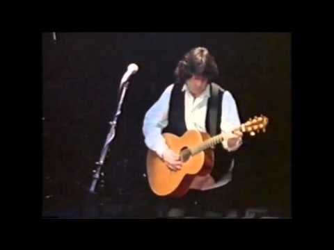 Gary Unplugged | Gary Moore - The World Keep On Turning (Live Blues For Greeny)