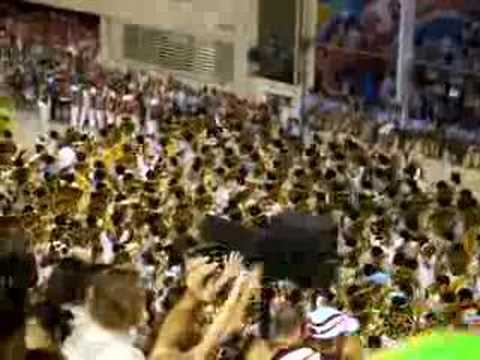 desfile Viradouro ao vivo 2008 sapucaí bateria