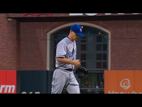 WS2014 Gm3: Guthrie holds Giants to two runs