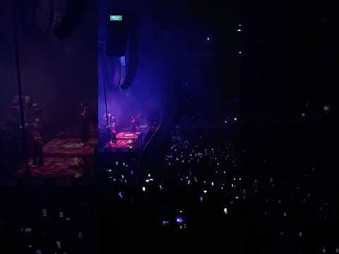 Incubus performs "Anna Molly" in Manila concert