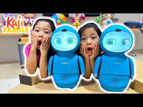 Emma and Kate Review Toy MOXIE The Robot!