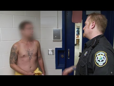 Pourquoi les Gangs Dominent-ils les Prisons Américaines
