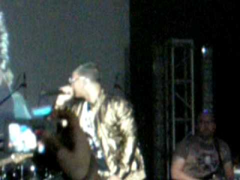 Daddy Yankee freestyles to the Lil Wayne's "A millie" beat @ the Roseland Ballroom March 2009