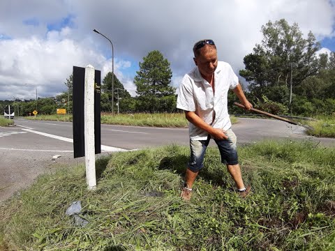 Portal Leouve - Cansado de esperar pelo Estado, aposentado roça matagal entre Caxias e Farroupilha