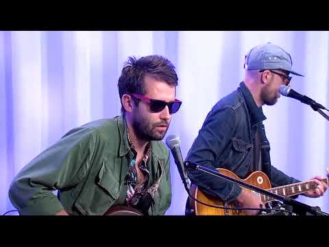 We have a live performance from Los Colognes