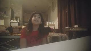 Canto la canzone piccoli eroi di (martina attili)