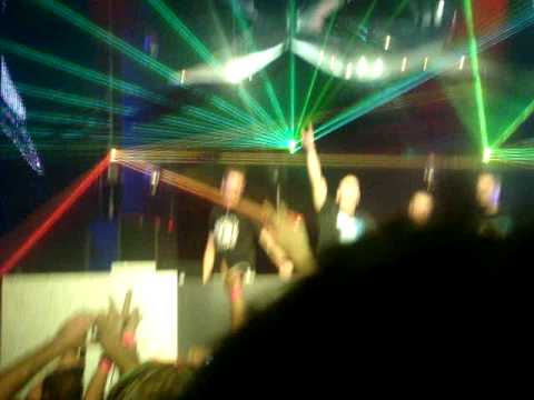 X-Qlusive Showtek Australia - Donkeytek (Showtek - Hold Us Back)