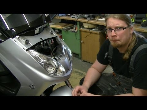 comment demonter batterie xmax 125