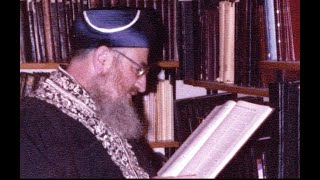 "אל תהיה משוחד" - סיפור על הש"ך - מרן הרב מרדכי אליהו (הרב מרדכי אליהו זצ"ל) - התמונה מוצגת ישירות מתוך אתר האינטרנט יוטיוב. זכויות היוצרים בתמונה שייכות ליוצרה. קישור קרדיט למקור התוכן נמצא בתוך דף הסרטון