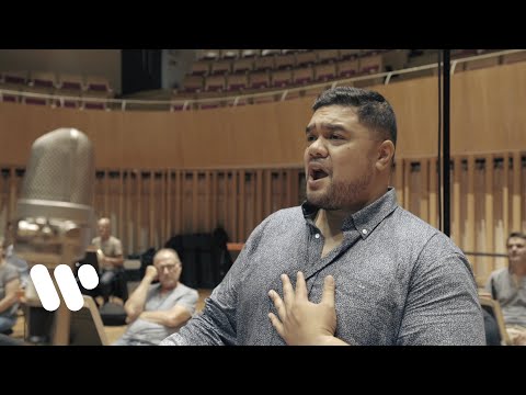 Pene Pati sings "La donna è mobile" from Verdi's Rigoletto