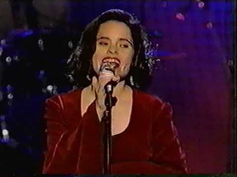 10,000 Maniacs with R.E.M.'s Michael Stipe - Candy Everybody Wants (Live MTV Inaugural Ball 1993)