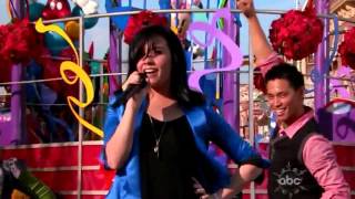 Demi Lovato - Wonderful Christmas Time (Walt Disney World Christmas Day Parade) LIVE