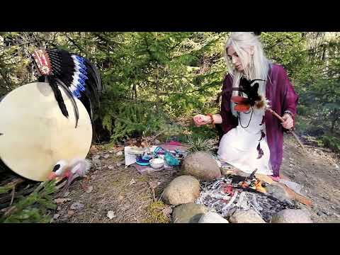 Giriu Dvasios feat. Vikarija - Vienovė