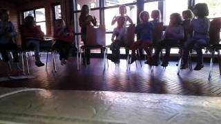 Große Uhren gehen ticktack