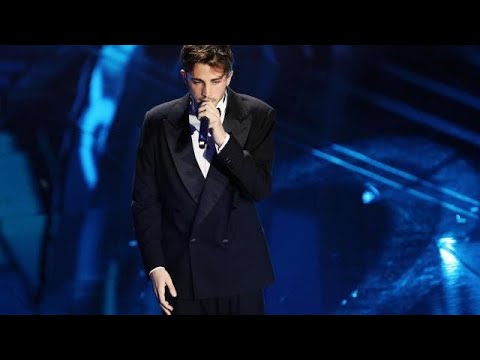 'Tu sei pure checca', Riki accusato di omofobia: cosa ha scritto a chi ha criticato la sua canzone