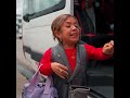 Jenny Se Aprovecha De Su Condición Para Pagar Todo A Menos Precio