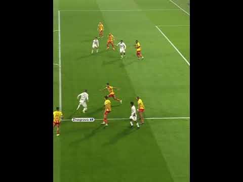 2 nutmegs in 3 seconds! 💀 #Ligue1 #Lille #Zhegrova #Ligue1McDonalds #Skills